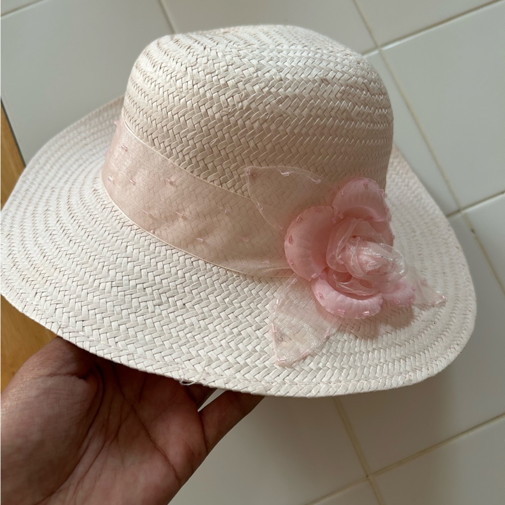 Elegant Cream Sun Hat with Pink Flower